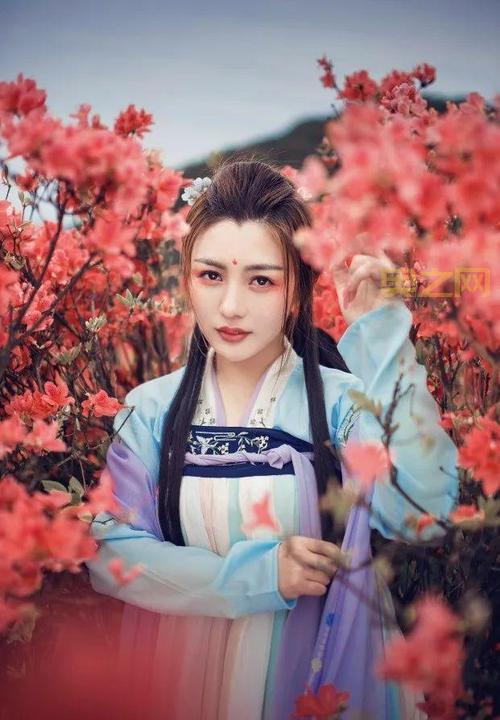 美女玩家倾情演绎热血传奇主题曲，古风RAP点燃青春回忆！