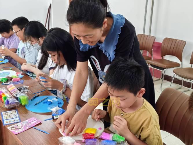 社区亲子科普活动，一起动手制作神奇的液体彩虹