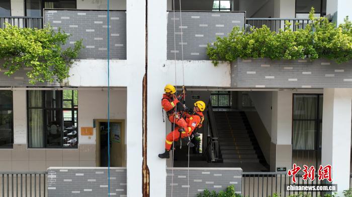 福建漳州：“消校联动”上好开学第一课