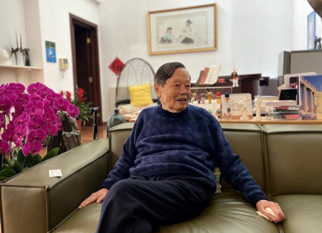 杨振宁国籍争议与贡献_杨振宁被赶出清华_杨振宁99岁生日研讨会