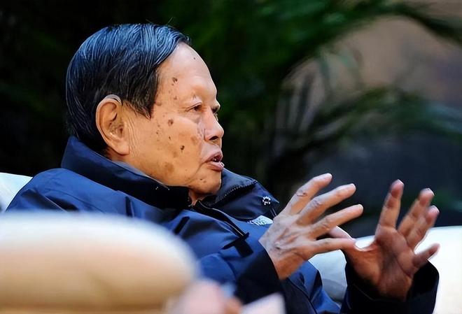 被恶意诋毁、丑闻缠身，获得诺贝尔奖的杨振宁为何评价如此负面？