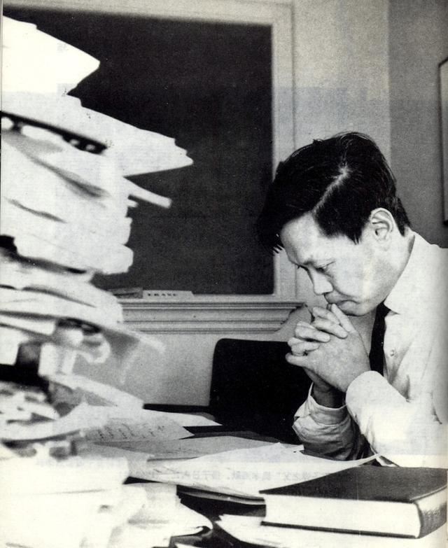 杨振宁被赶出清华_杨振宁 诺贝尔物理学奖 争议