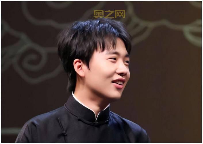 吴磊和郭麒麟关系真铁，搂怀里互动超有爱！