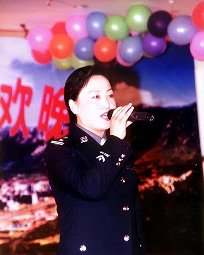 任长霞意外身亡之后，丈夫四年后也离世，她的儿子继承了她的遗志