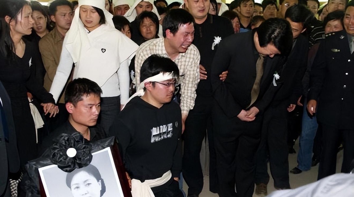 任长霞出殡视频新闻_任长霞 事迹 评价