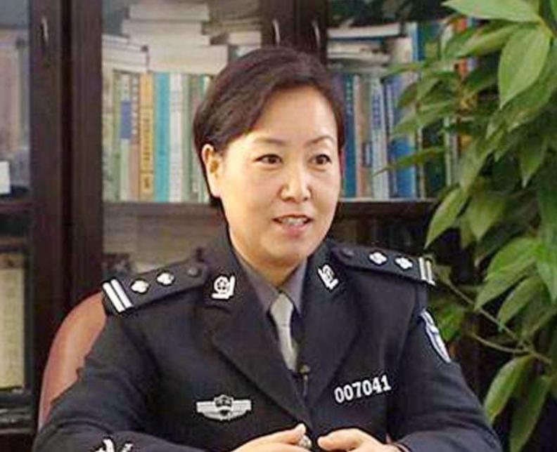 任长霞出殡视频新闻_任长霞 2004年车祸牺牲 登封市人民爱戴的公安局长