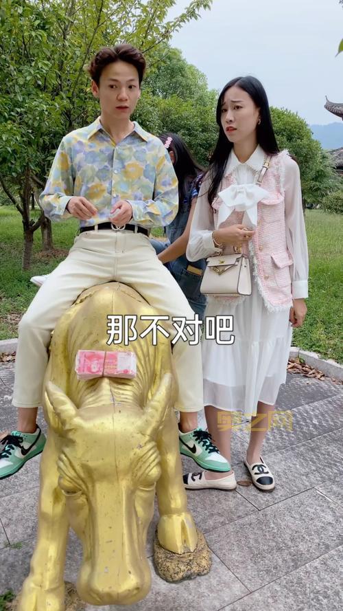 草莓游戏亏亏挑战啥规则？适合情侣一起玩的互动！
