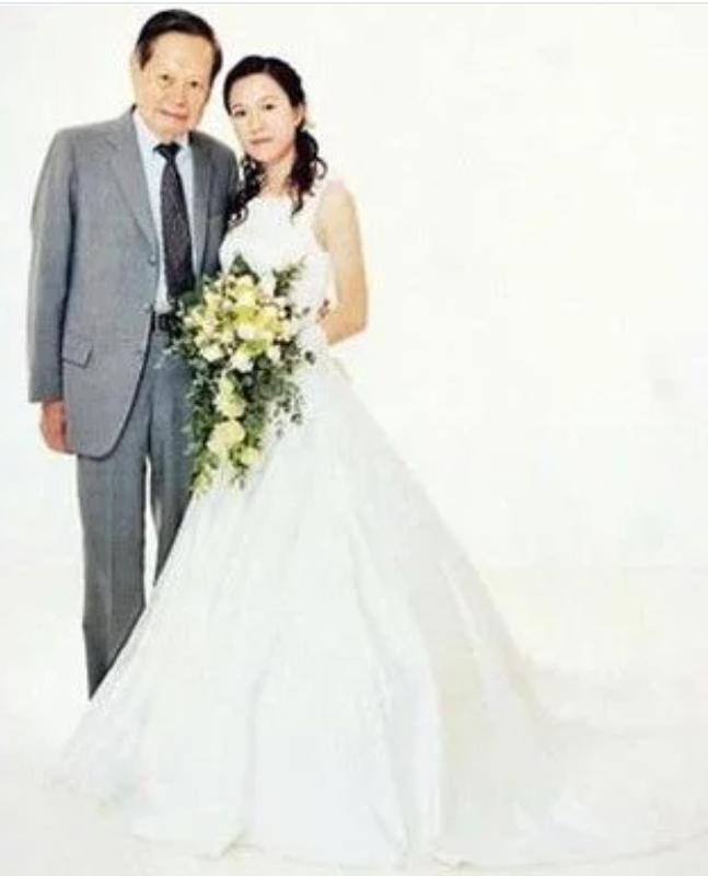 杨振宁与翁帆的爱情故事_杨振宁翁帆婚姻幸福_杨振宁和孩子的关系