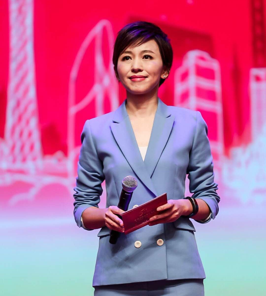 主持人欧阳夏丹：父亲患癌去世，母亲也患癌，45岁依然单身