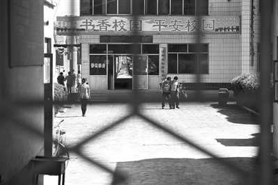 河北强奸6女生嫌犯仅12岁 老师听到异响未注意
