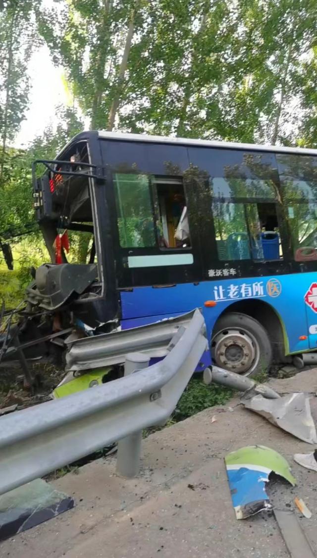 山西公交事故致4人死亡 附近居民：遇难人员均为学生
