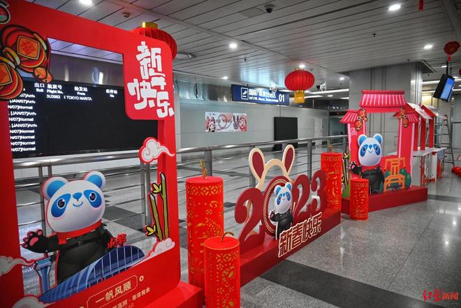 “乙类乙管”今起实施！成都机场专班凌晨撤销，直击“最后一岗”