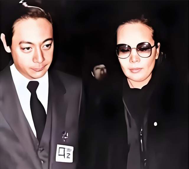 1988年，蒋经国去世，女儿蒋孝章回家奔丧，一张罕见留影！