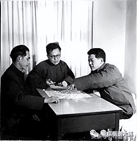 李来群最漂亮的一盘棋_中国象棋历史名局_象棋大师对局精选
