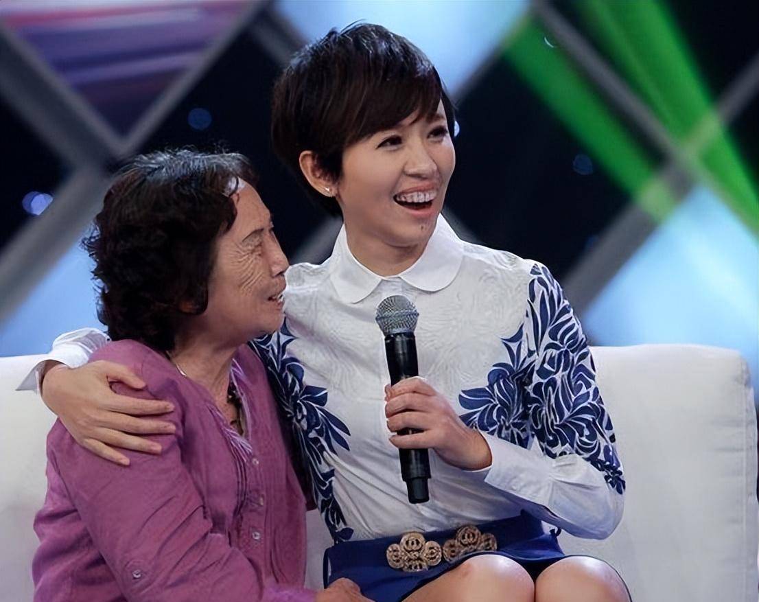 欧阳夏丹 新闻联播 消失原因_欧阳夏丹+新闻联播