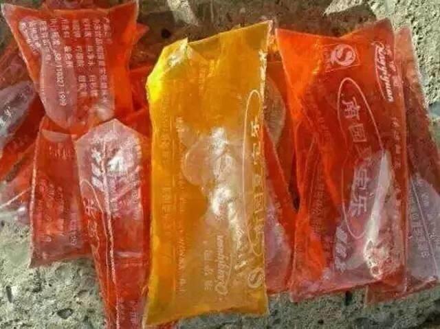 小时候的70种爆款零食，吃过30种以上说明你老了！满满的回忆