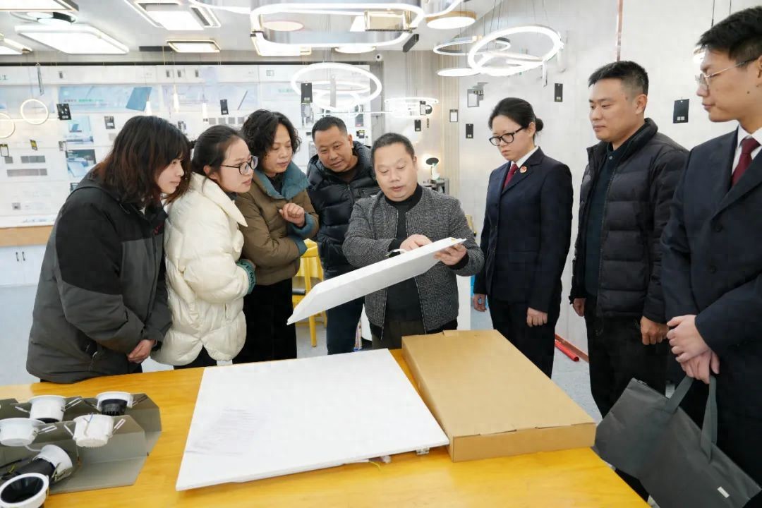 工厂用灯代理_假冒白皮灯 品牌灯具 侵权案件