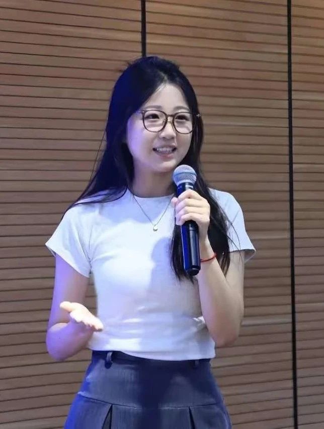 刘婷:审阅1366篇新闻稿 刘婷:审阅1366篇新闻稿