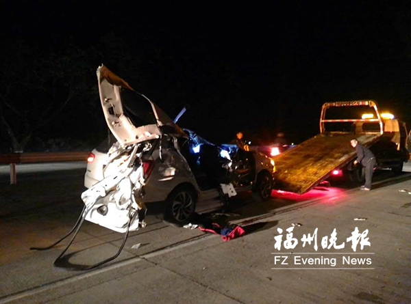 福建3岁儿童车祸身亡_福清交通事故白色轿车追尾大挂车_恩施新闻车祸