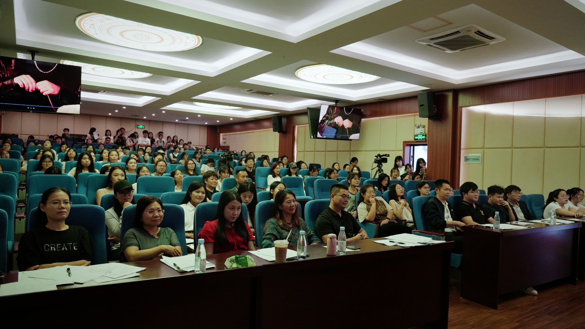 大学答辩新闻稿_广西民族师范学院新闻学专业毕业设计答辩_广西民族师范学院文学与传媒学院毕业设计