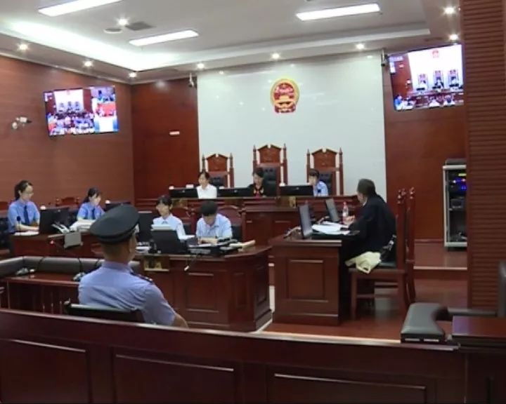 柳州奔驰碰瓷案_开豪车碰瓷_广东碰瓷团伙敲诈勒索案