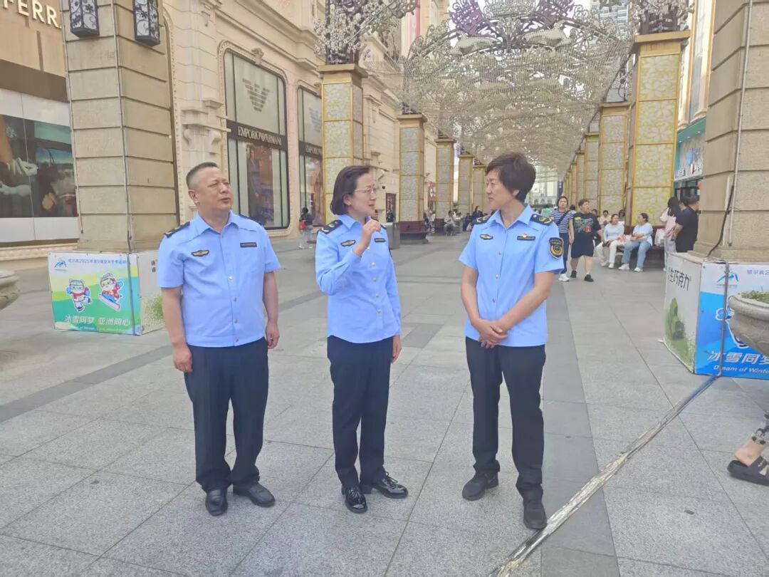 市、区市场监管局联合开展户外广告专项排查行动 市、区市场监管局联合开展户外广告专项排查行动