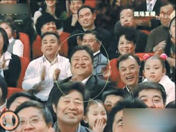 春晚最牛观众笑脸哥_春晚笑脸哥微博_连续15年观看春晚的笑脸哥