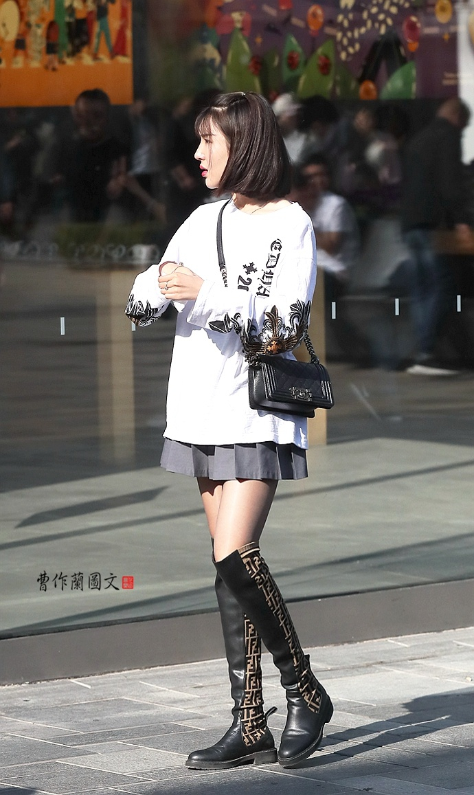 街拍:穿黑色丝袜的美女 街拍:穿黑色丝袜的美女