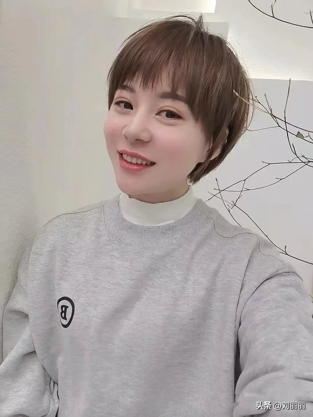 挂耳短发_波波头全头烫_女短发发型设计图片