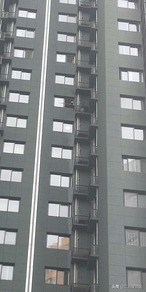 咸阳市玉泉苑小区火灾_消防灭火器使用方法_咸阳火灾新闻屋子现男尸