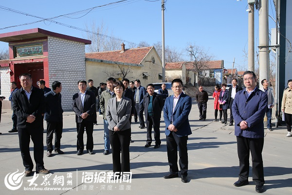 博兴县组织人大代表、政协委员视察创卫工作